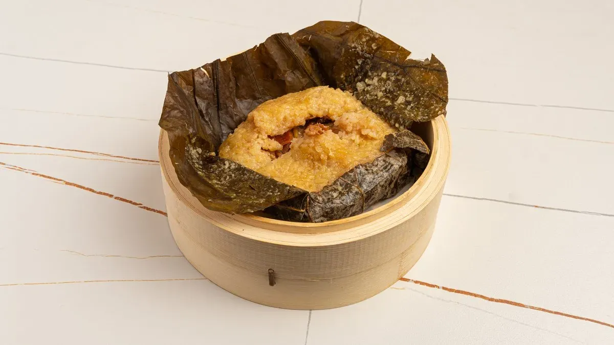 208. Párolt ragacsos rizs csirkével 糯米鸡 Steamed Glutinous Rice w/ Chicken