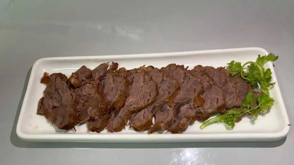 Párolt marha csülökBraised beef shank 滷牛腱