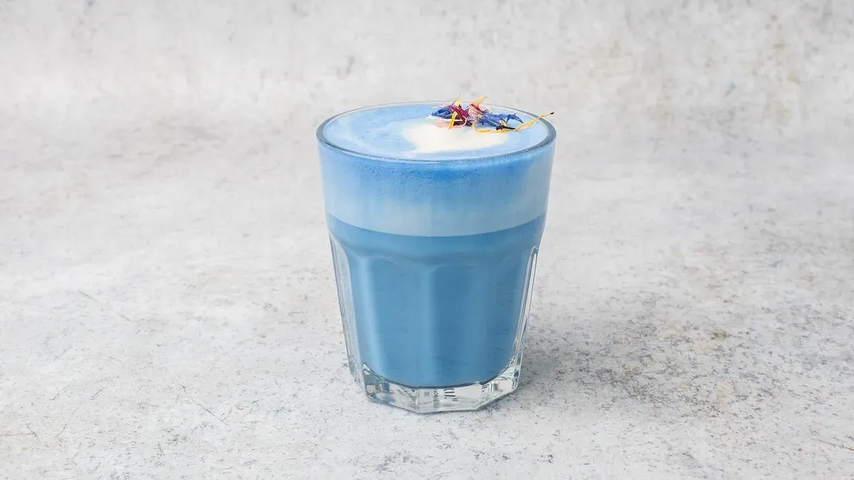 Spirulina latte