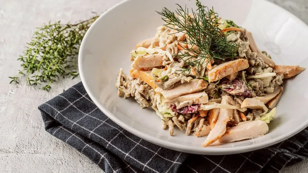 Sous-vide csirkemelles tésztasaláta