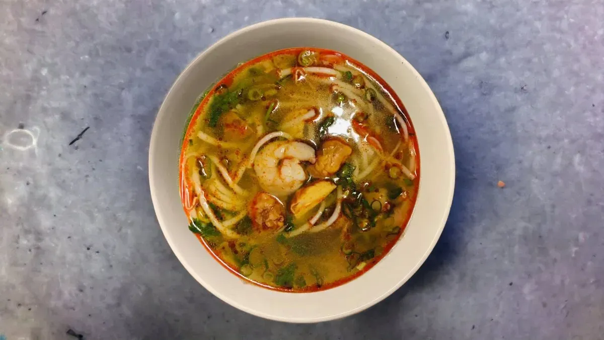 Vietnami tom yum leves