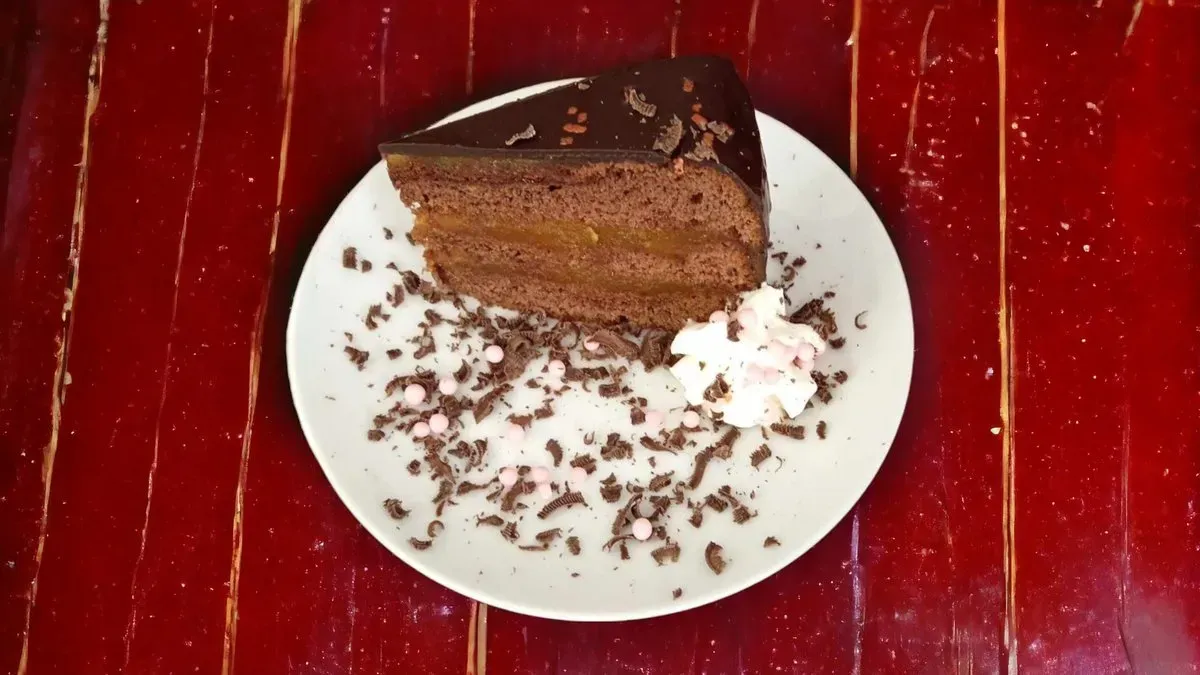 Sacher torta szelet