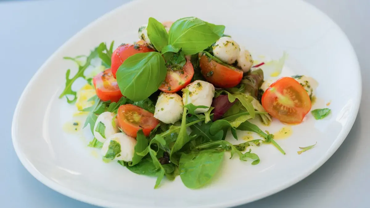 Mozzarella saláta