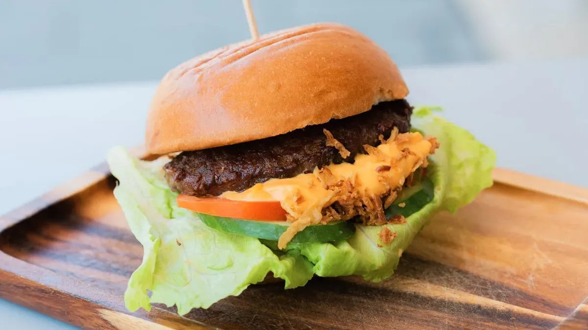 Hamburger nagy buciban