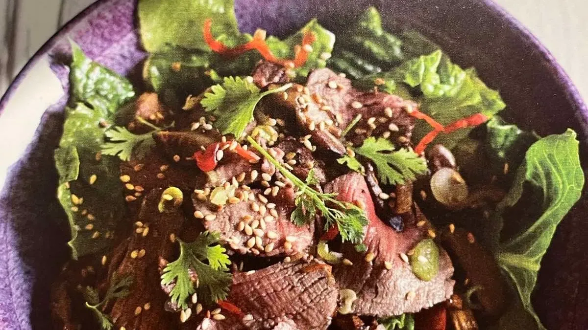 Thai marhahúsos saláta