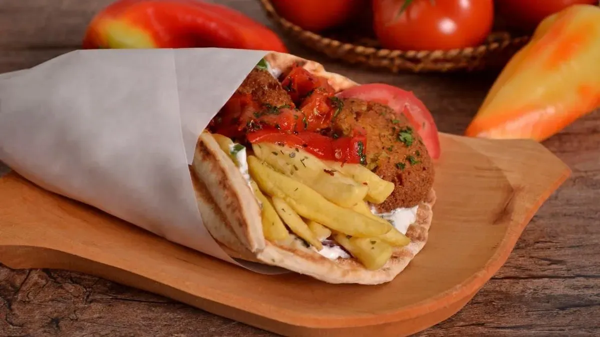 Falafel pitában padlizsánkrémmel (laktózmentes)