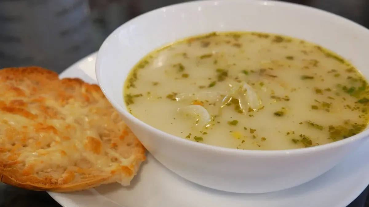 Francia Hagymaleves Mozzarellás Pitával