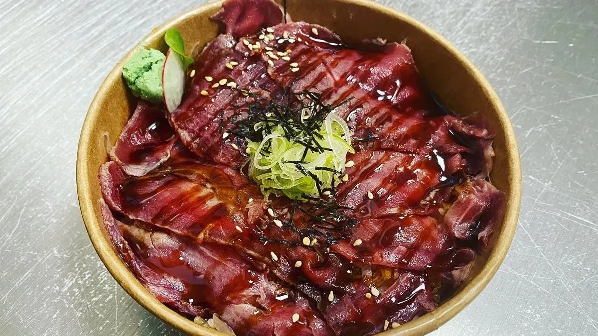Beef Steak Bowl (牛ステーキ丼)
