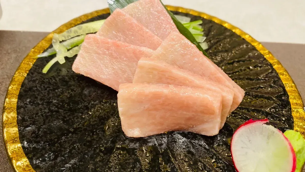 Blufin Fatty Tuna Sashimi / 本マグロ大トロ 刺身