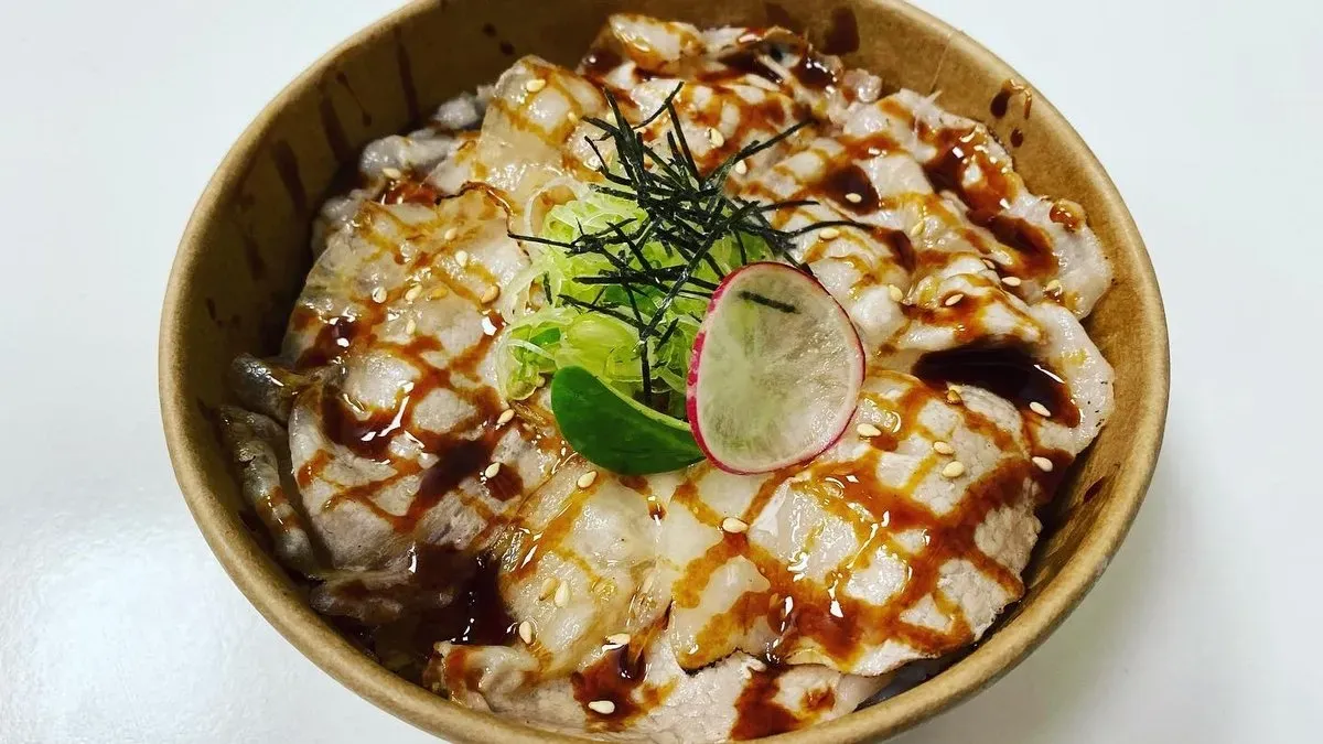 Pork Bowl (豚バラ丼)