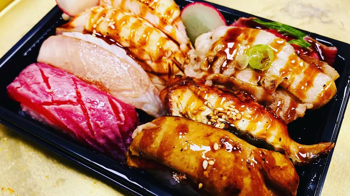 Grillezett Sushi Tál 8db (炙り鮨盛)