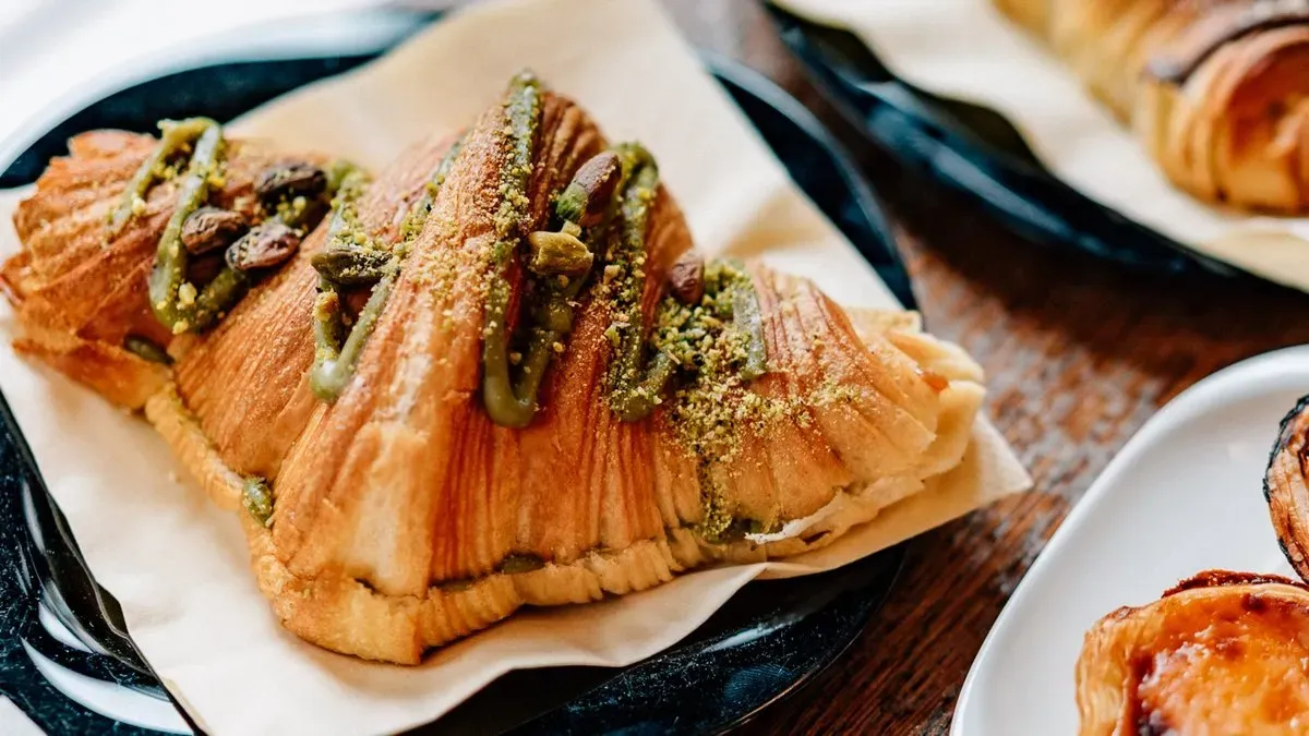 PISTACHIO CROISSANT