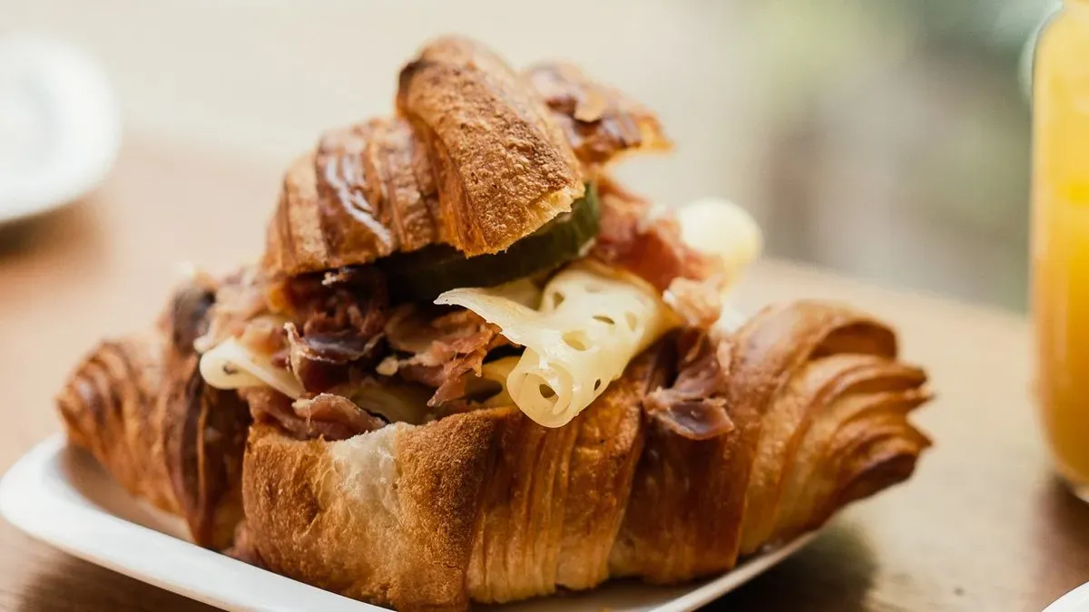 CROISSANT HAM AND CHEESE