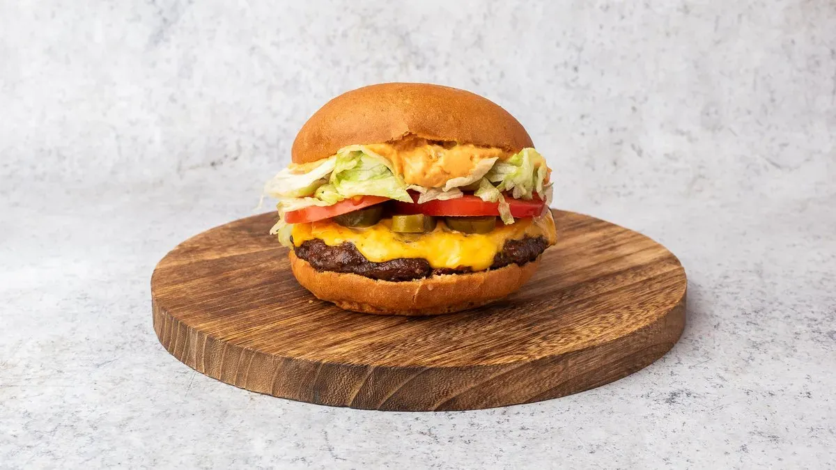 Jalapeno Cheddar Burger 🌶️
