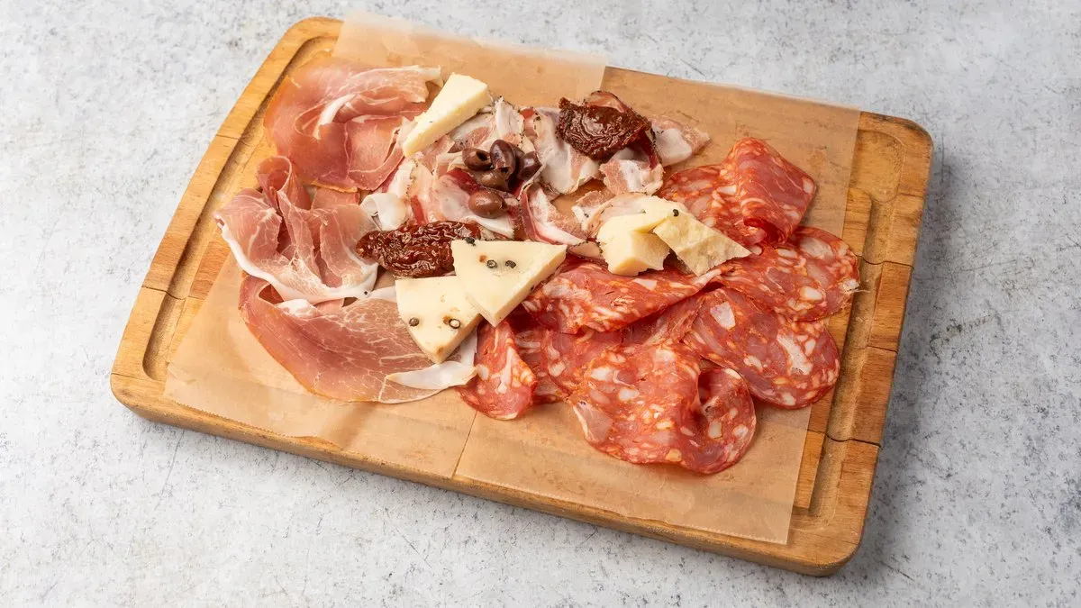 TAGLIERE DI SALUMI E FORMAGGI