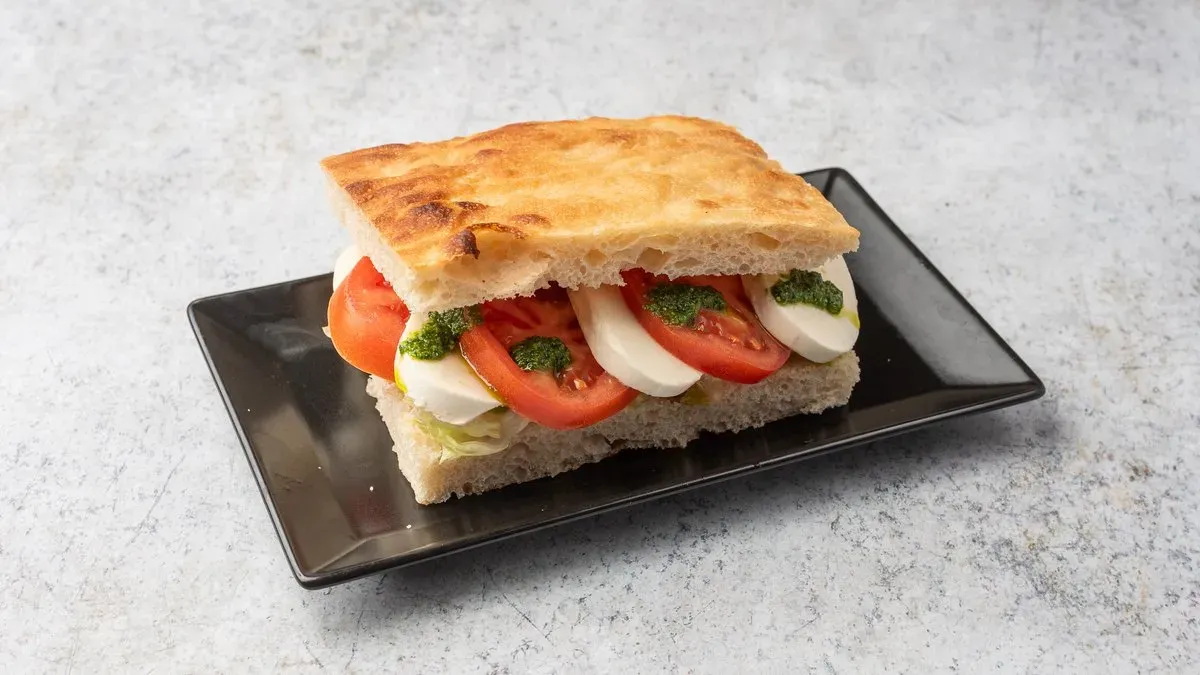 FOCACCIA FIOR DI LATTE E POMODORO