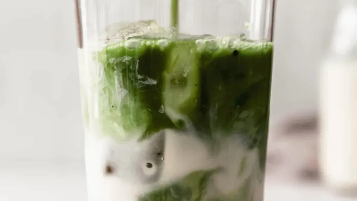 Jeges matcha latte