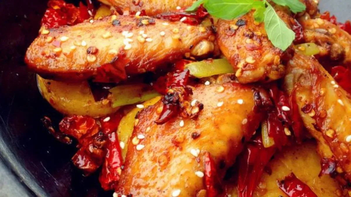 307.Csirkeszárnyak mini bográcsban /Chicken wings in dry pot style