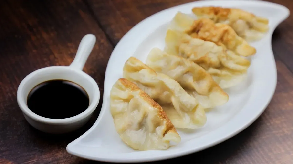 202.Süt húsos táska (6 db)/Fried  dumplings (6 pieces)