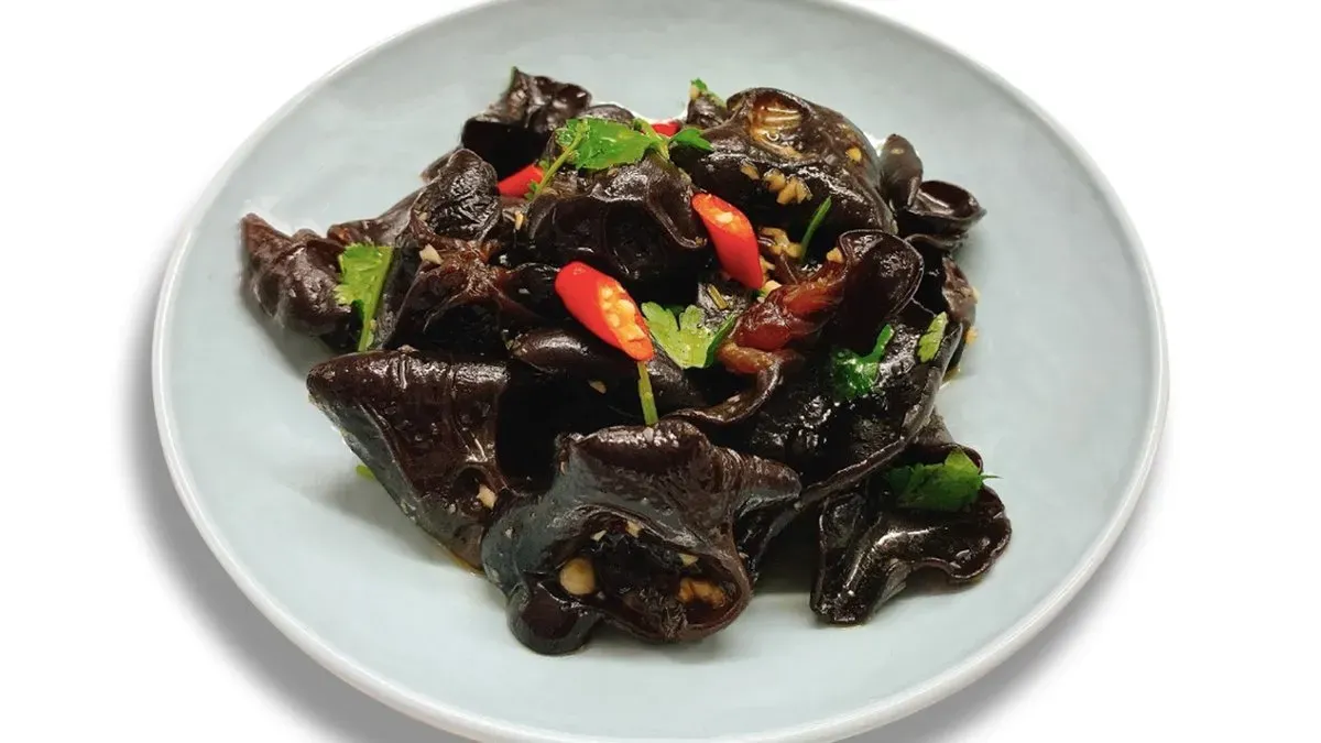 216.Ízletes fafülgomba zöld paprikával/Black fungus with green pepper