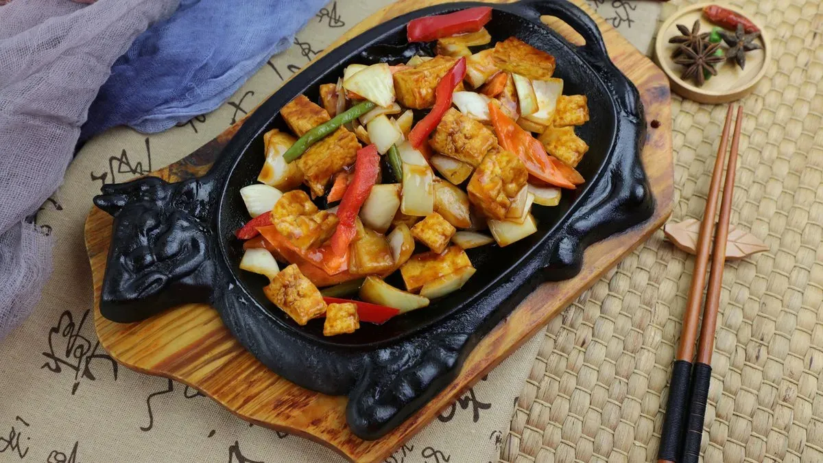 Vaslapon sült tofu zöldségekkel (v)