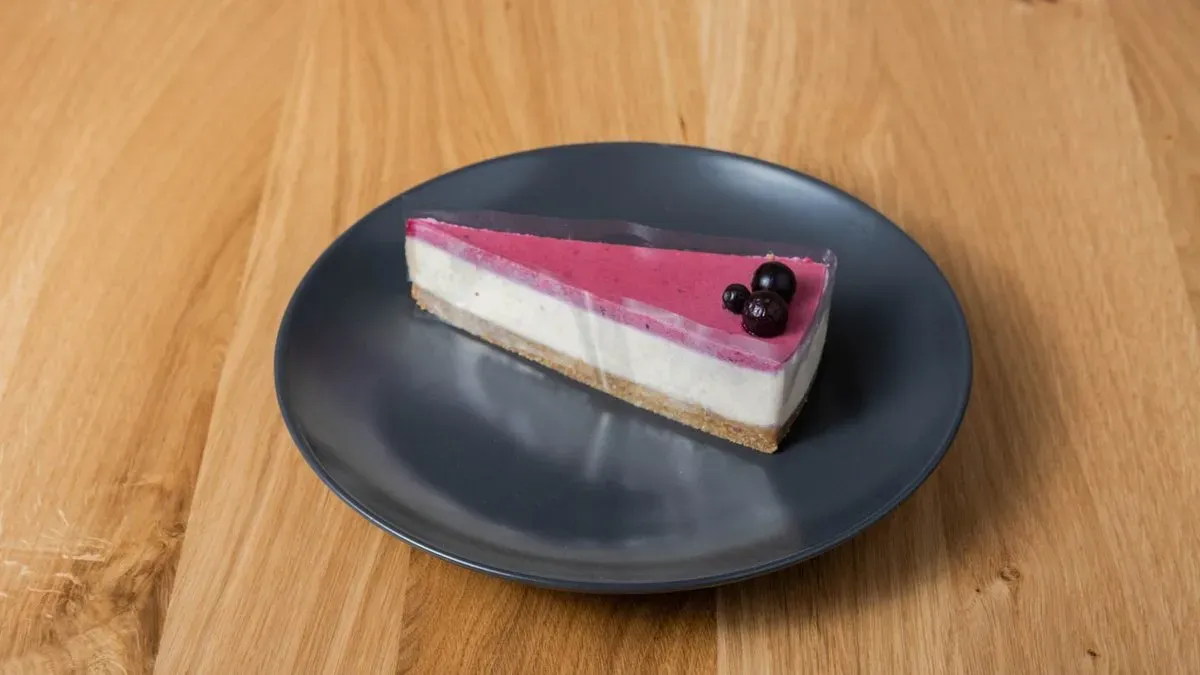 Vegán erdeigyümölcsös sajttorta