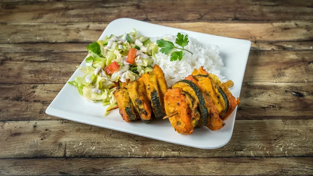 Saslik pakora tál