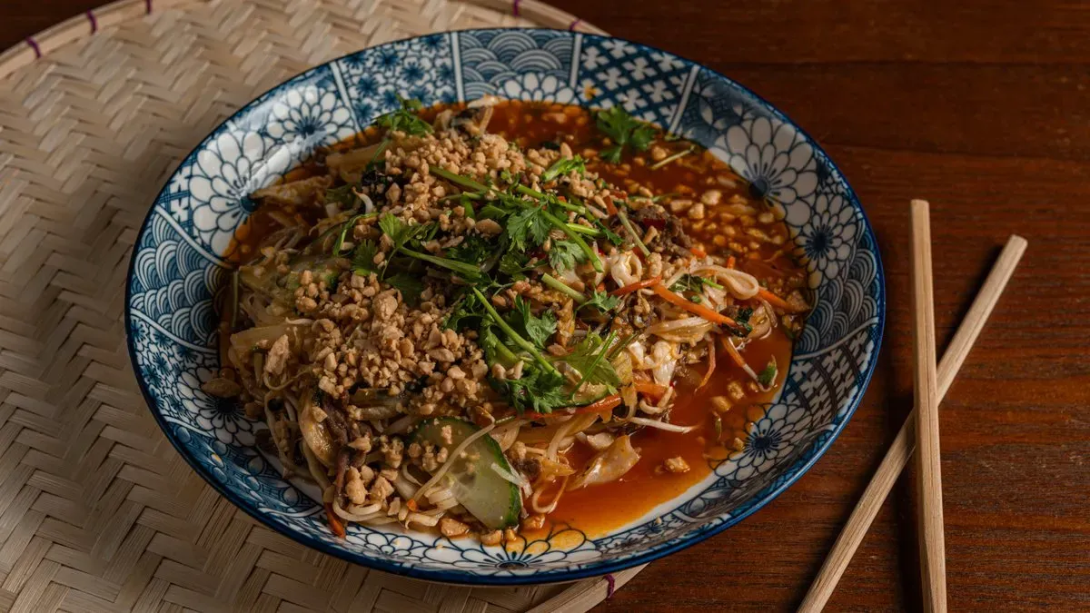 Chilis, savanyú pho tészta sült marhával - C15