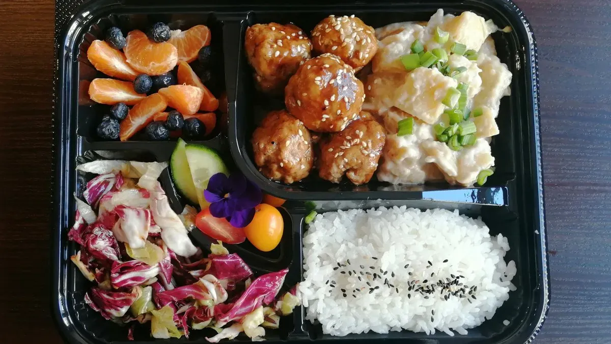 Bento doboz húsgolyó