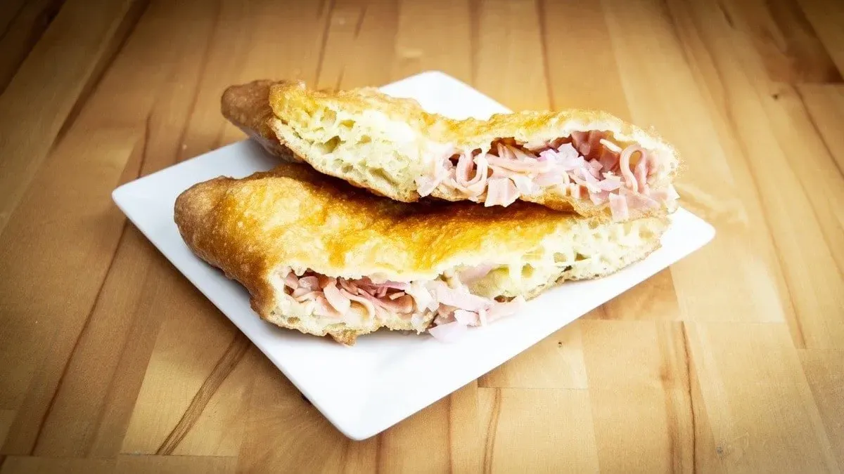 Sonkával töltött lángos