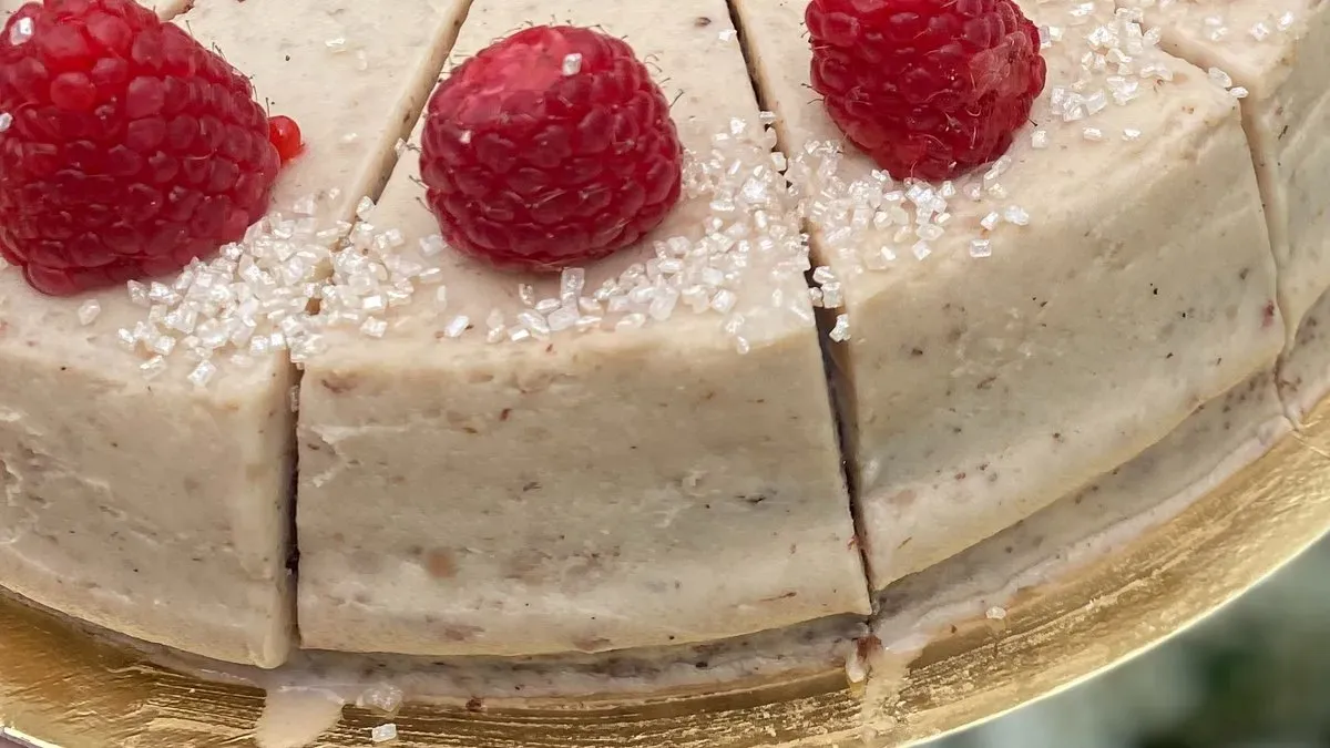 8 szeletes mascarponés gesztenyetorta meggyel
