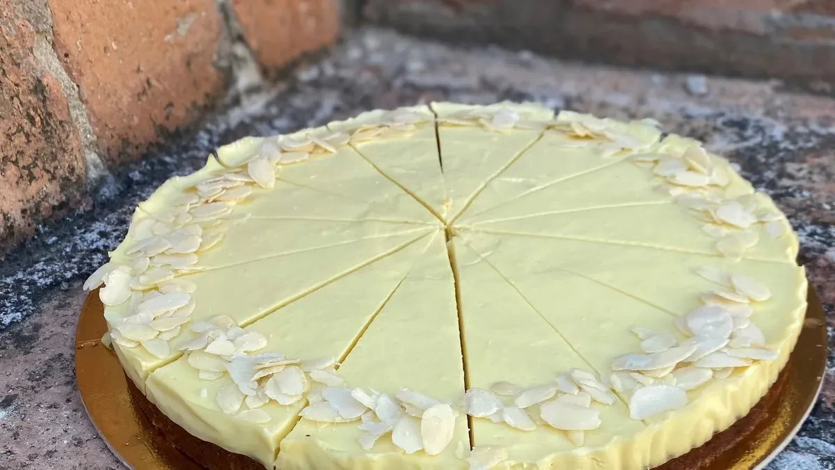 Vegán maracujás mandulatorta