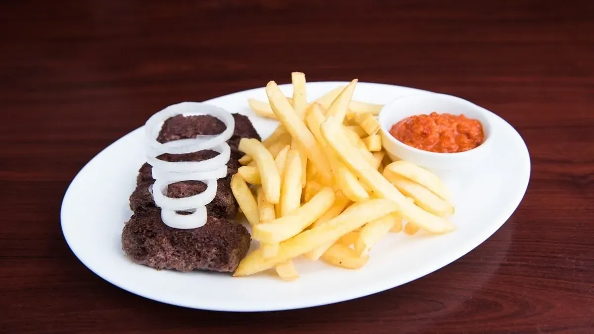 Cevapcici ajvárral