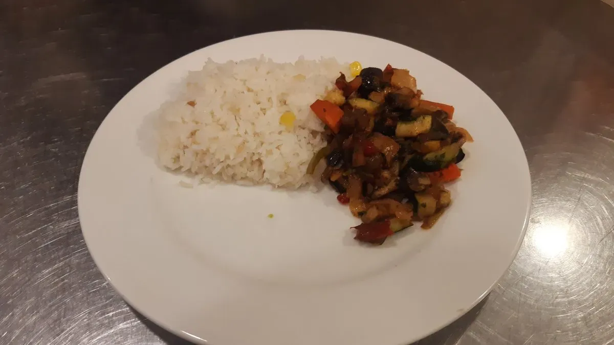 Vegyes köret (Jázmin rizs, Grillezett zöldség)