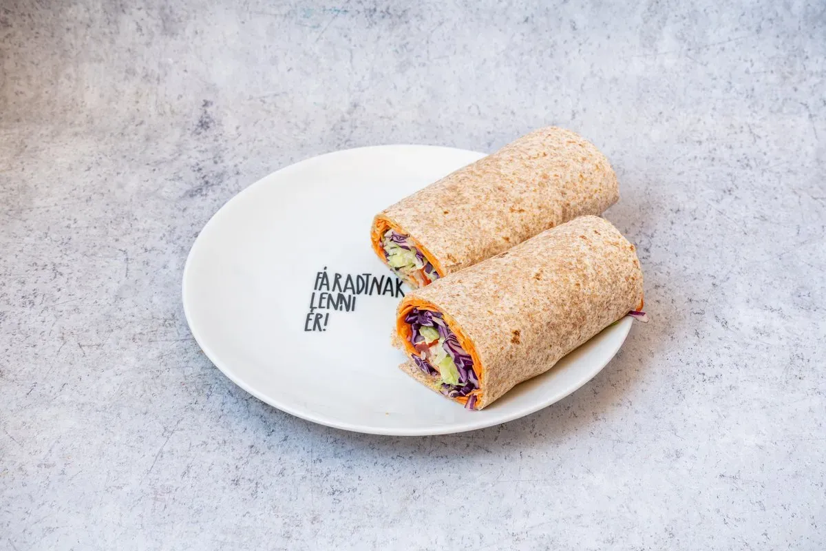 Hummuszos tortilla