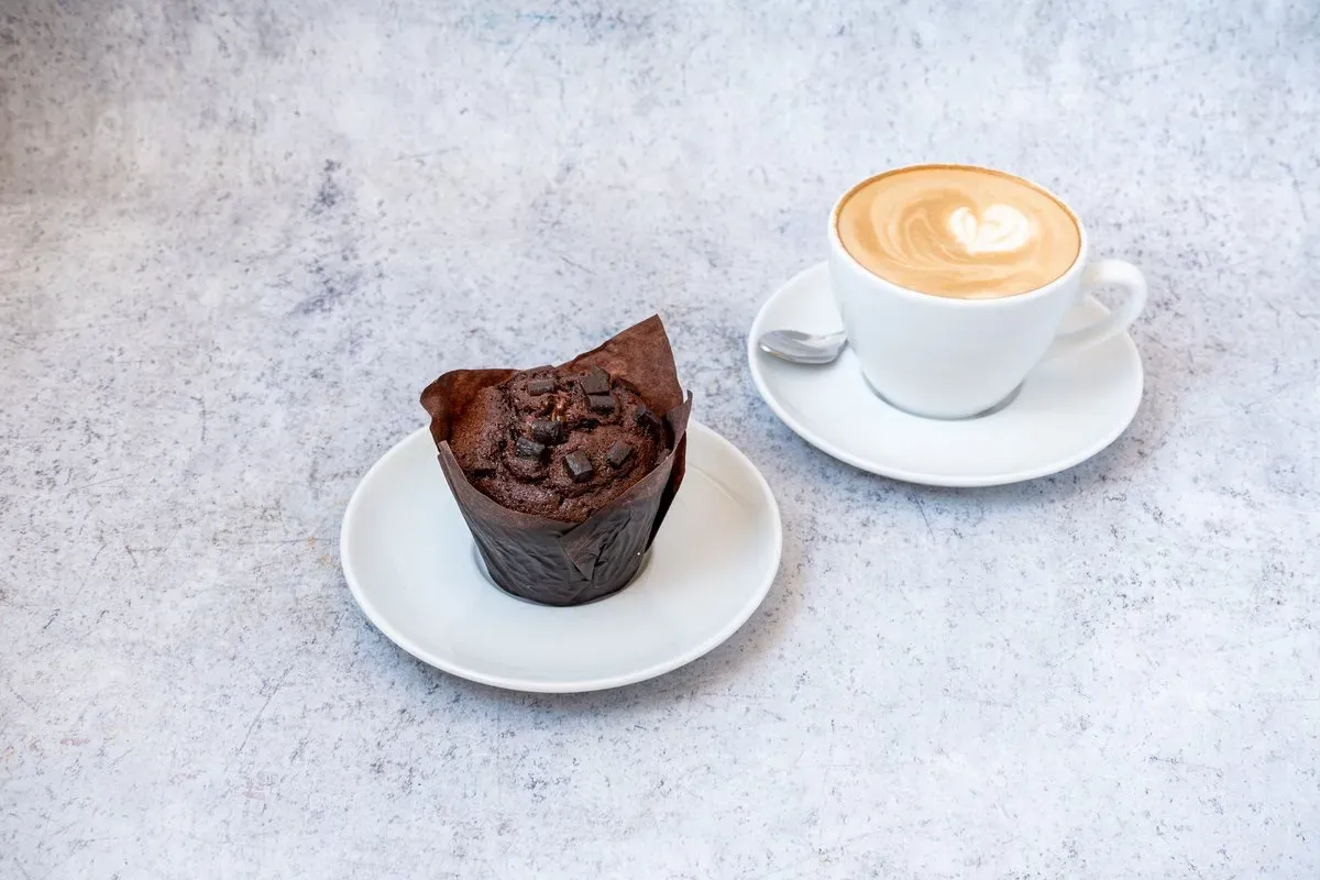 Csokoládés muffin kávéval