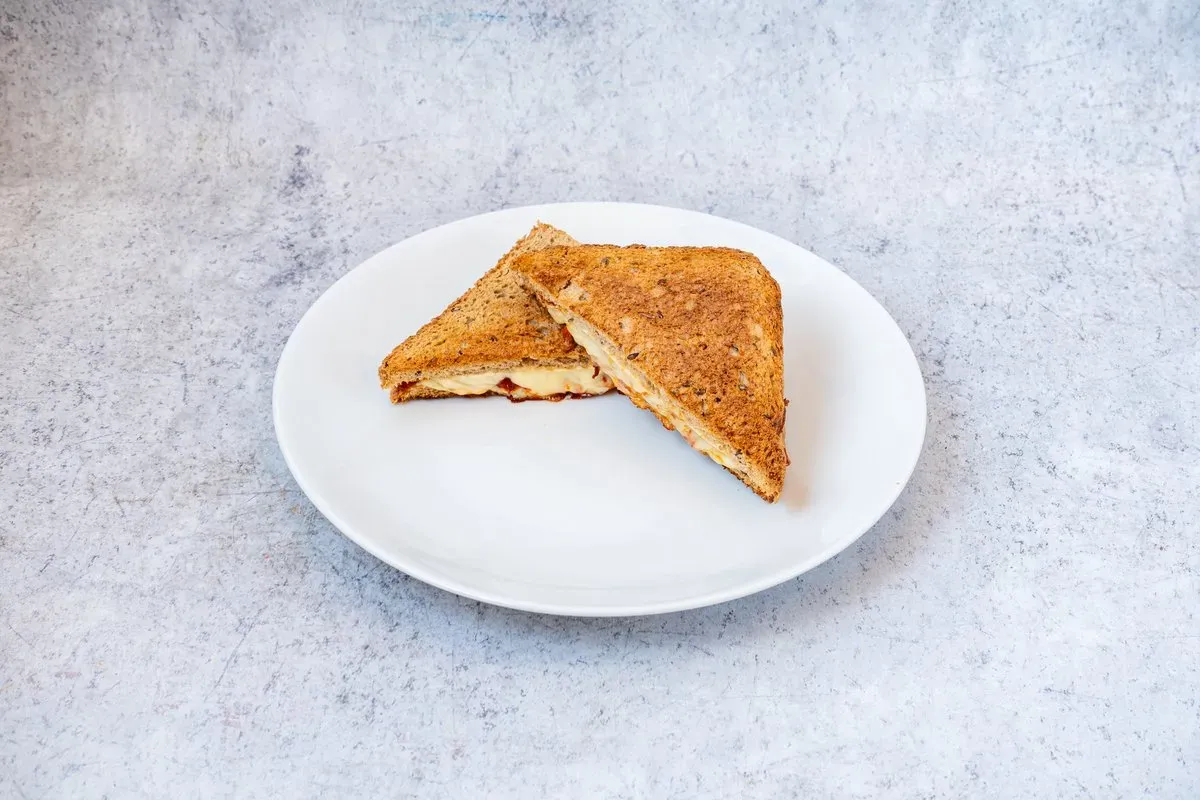 Kolbászos toast