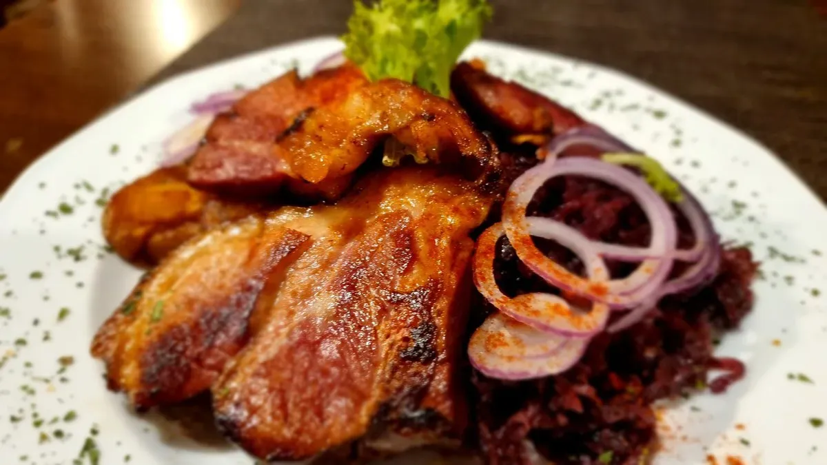 2 személyes csülök tál párolt lilakáposztával steak burgonyával