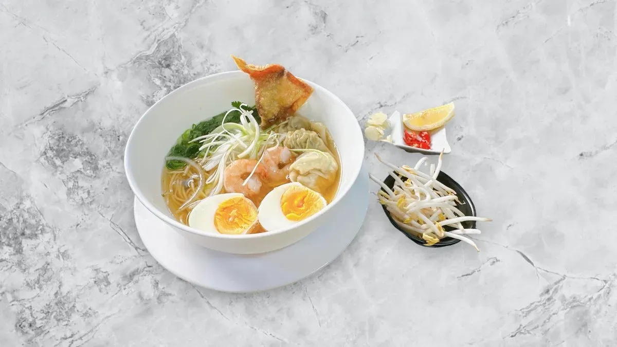 Wonton tésztával leves