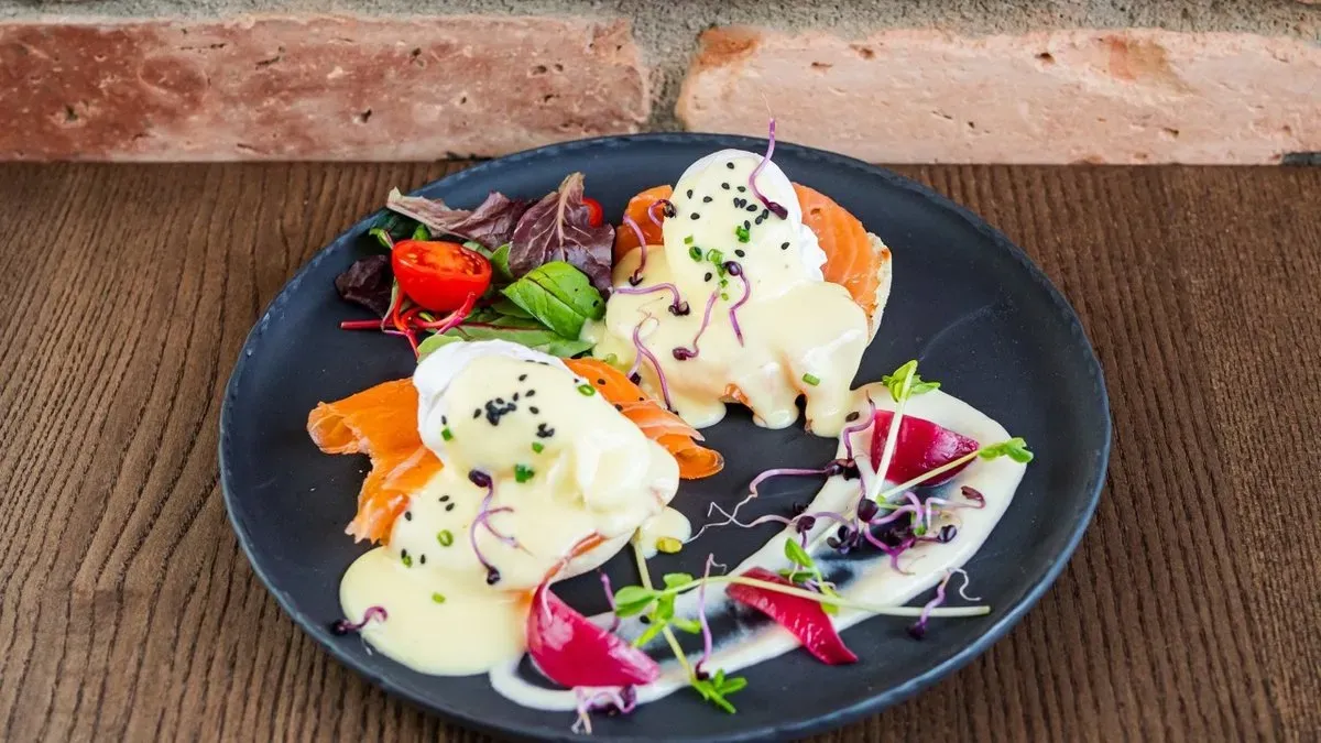Salmone Benedict