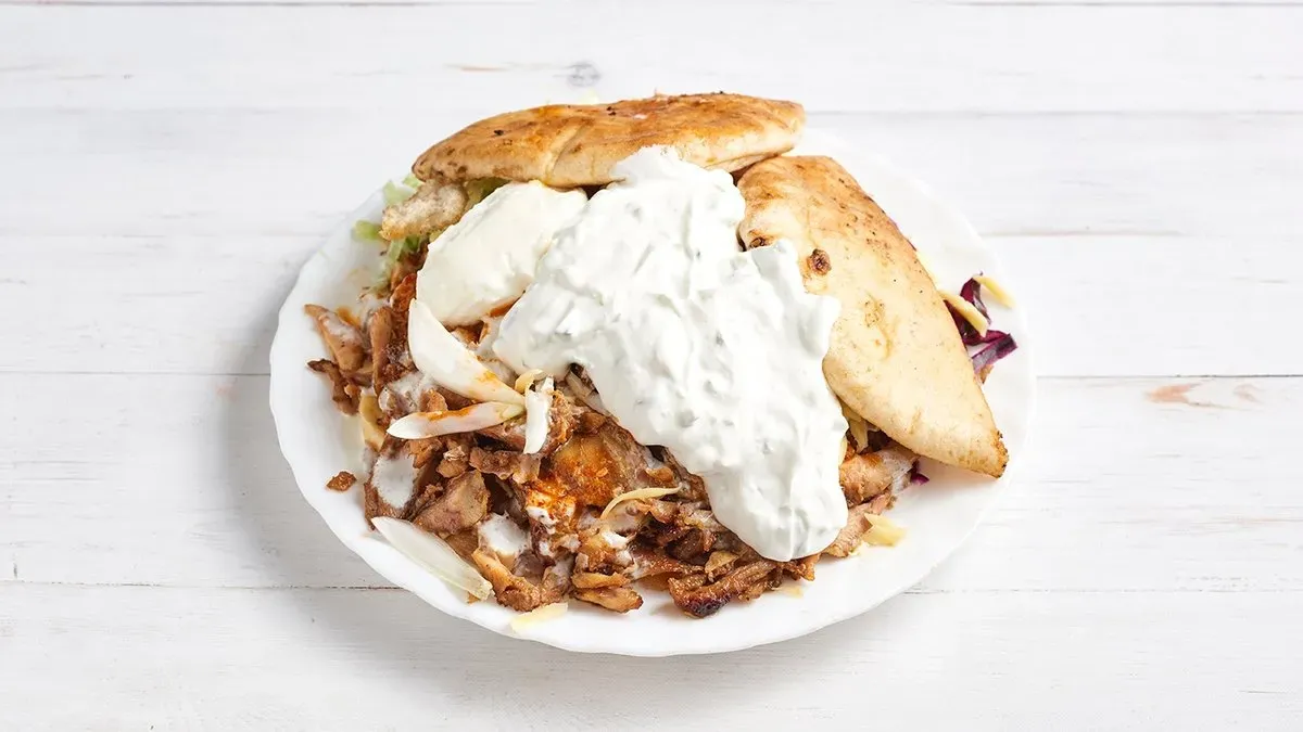 Kis Gyros tál tzatzikivel