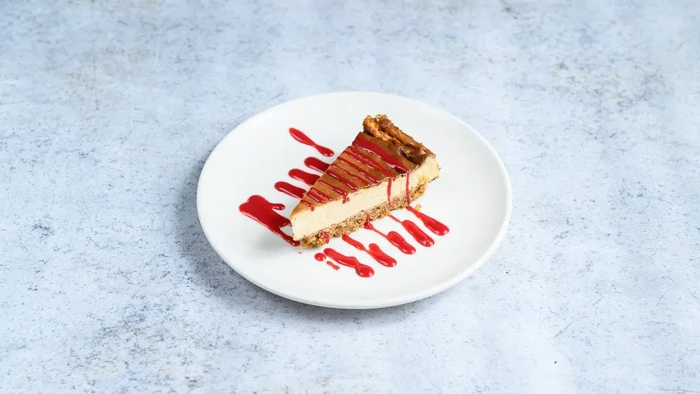 Sajttorta bazsalikomos eperrel