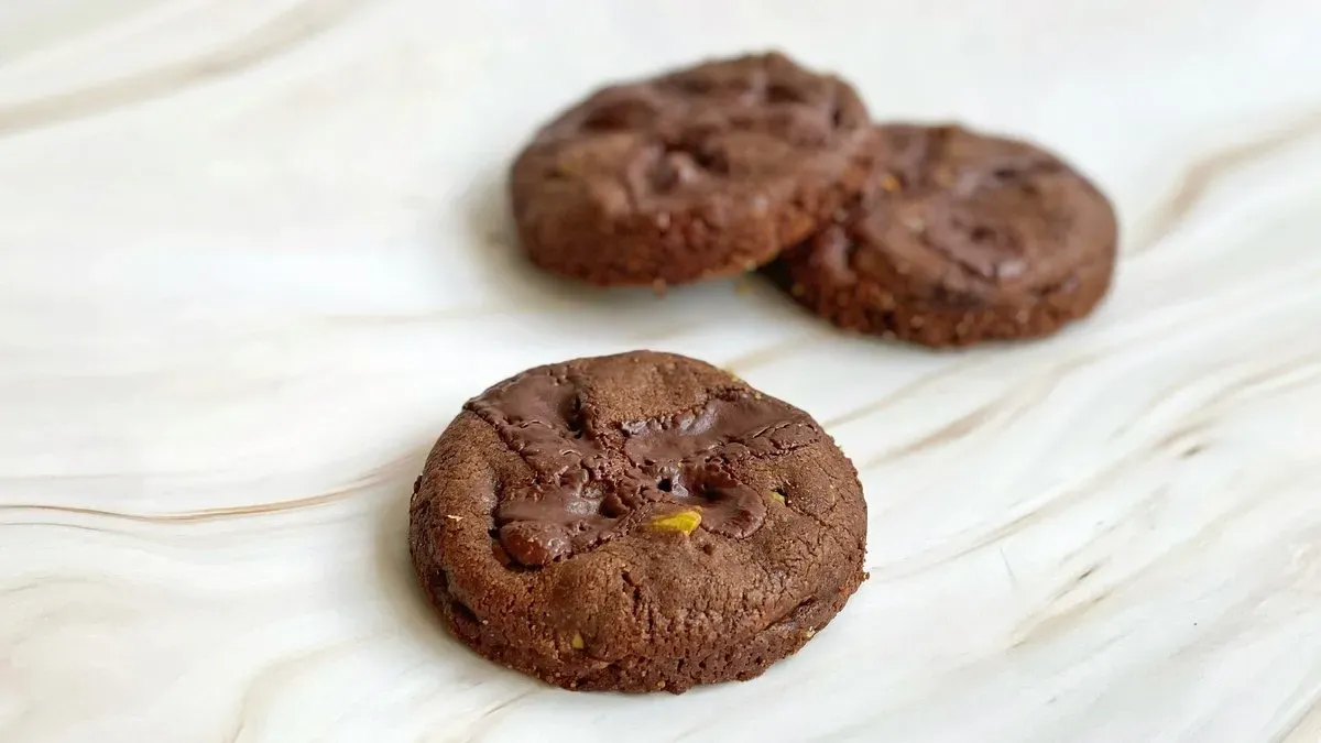 Csokoládé-narancs-pisztácia cookie