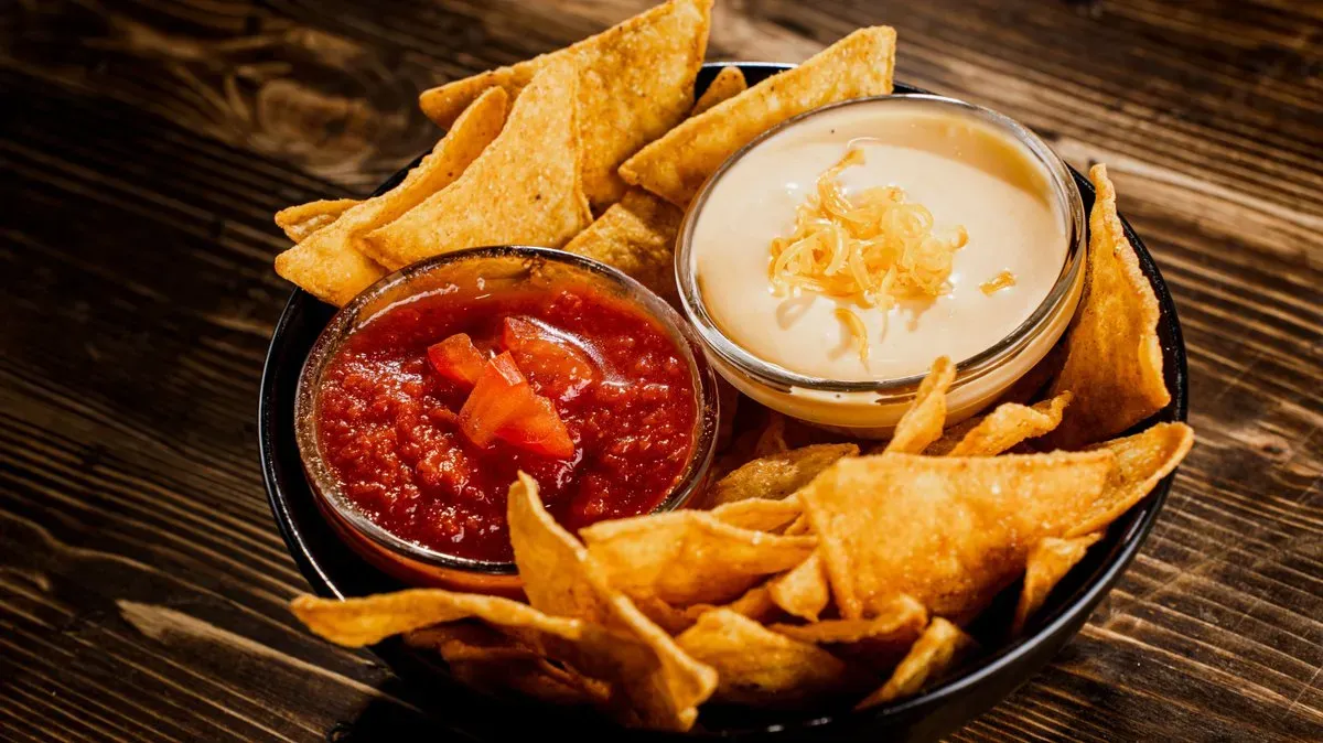 Nachos chips, salsával