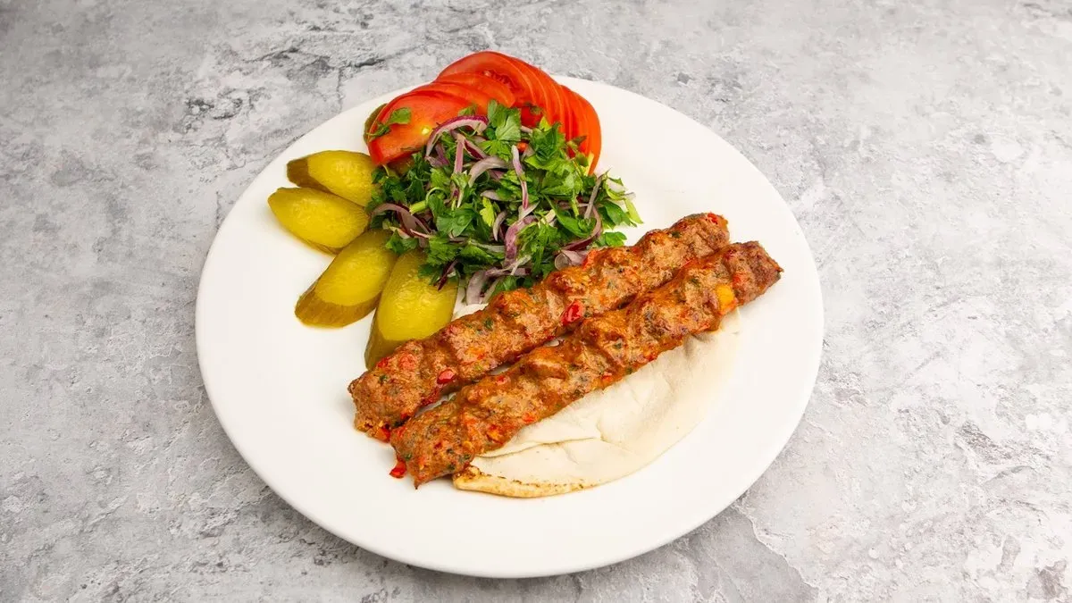Kebab keskas nyárson