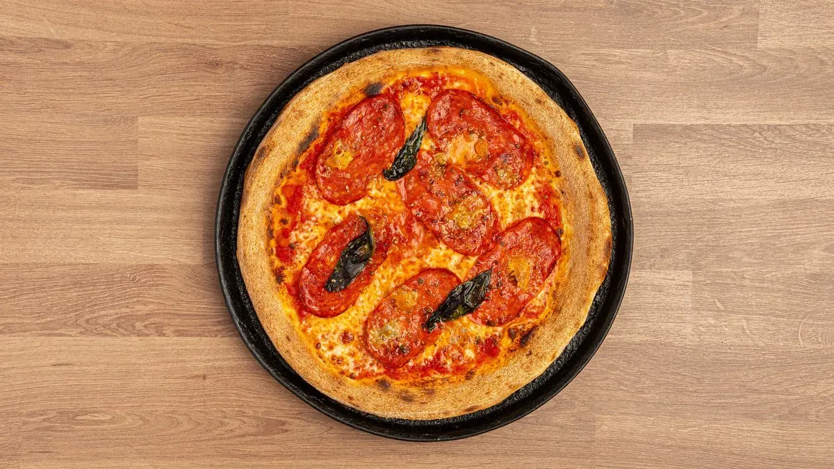 Pizza Salame Piccante E Gorgonzola