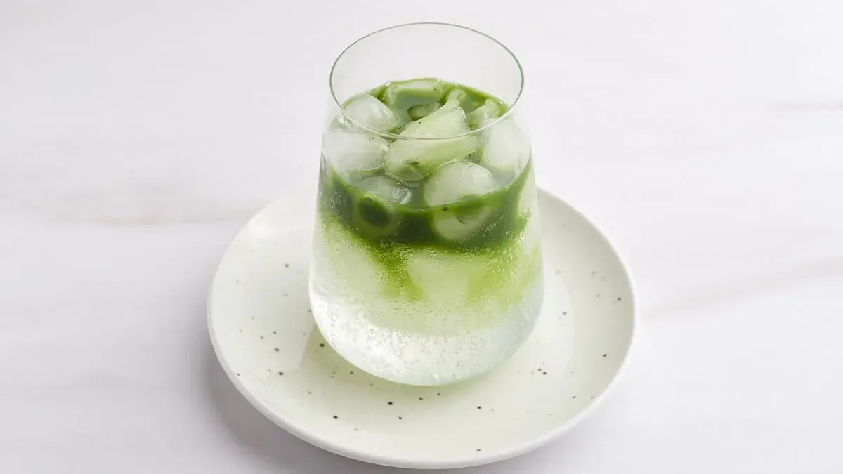 Matcha tonic (fever tree)
