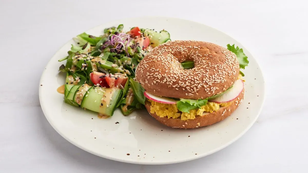 Vegán tojáskrémes bagel