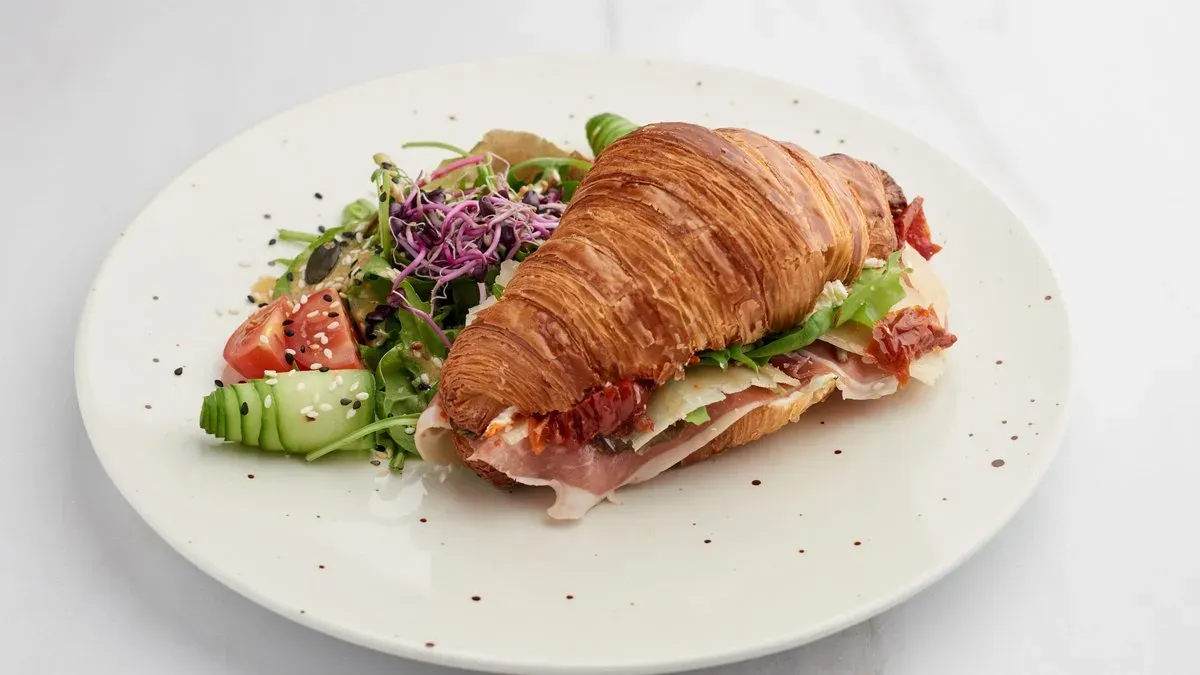Serrano croissant