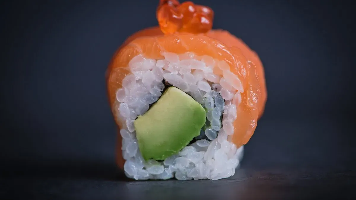 AVOKADO SAKE MAKI 6db